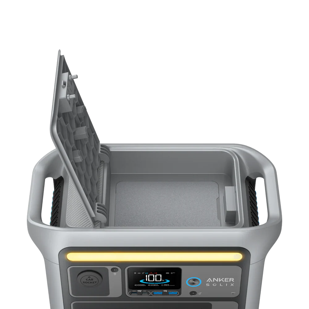 Anker SOLIX C800 digital display showing battery level