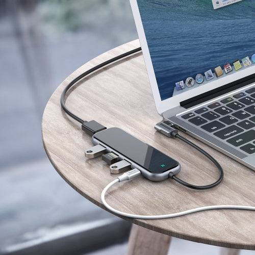 Baseus hub connected to laptop with HDMI to monitor