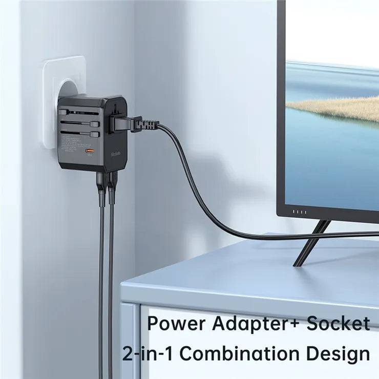 Mcdodo CP-4290 travel charger in use
