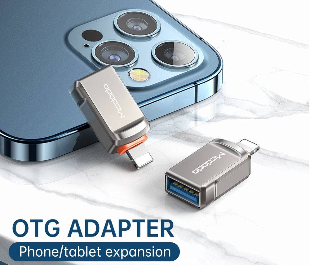Mcdodo OT-8600 OTG adapter connected to USB drive