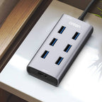 Onten 8108 USB 3.0 hub connected to desktop with multiple devices