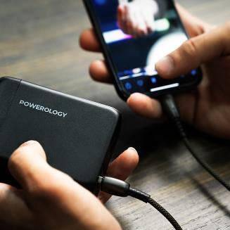 Powerology 200W GaN charging terminal ports detail